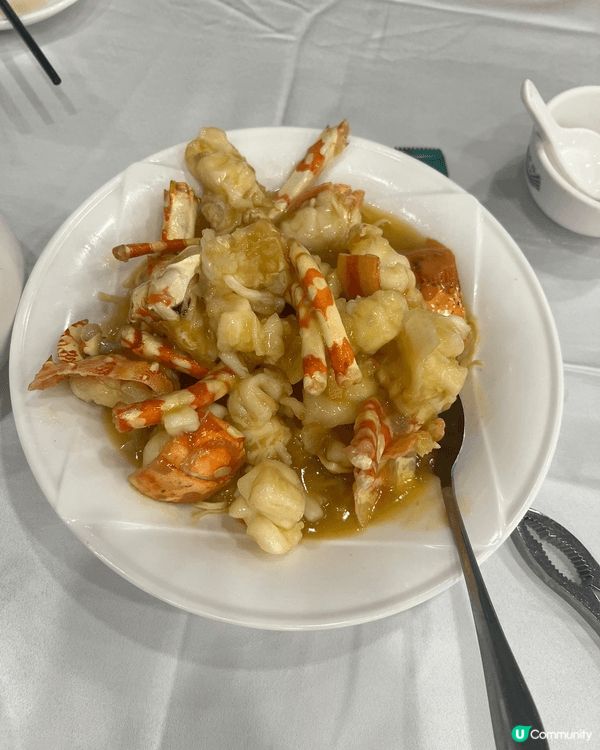 自助餐熱食選擇豐富且補給迅速，餐廳環境寬敞舒適，員工收碟亦十...