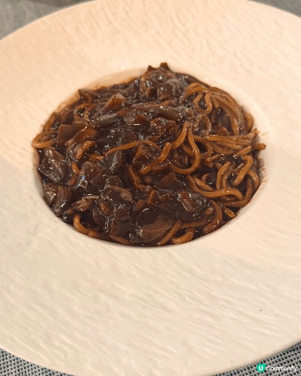 呢間餐廳係銅鑼灣oouli ，當日聯乘李錦記cross ov...