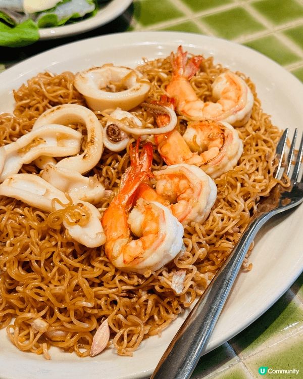 曼谷段哥餐室以滑嫩的蟹肉或蝦仁歐姆蛋飯打響名號，搭配蒜酥爆炒...
