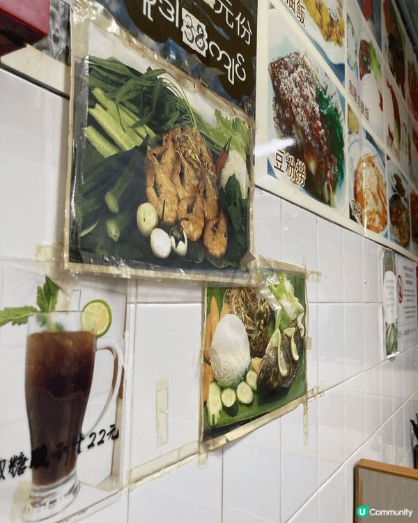 三盞燈麵食咖啡室係澳門三盞燈一帶幾有代表性嘅街坊小店，主打緬...