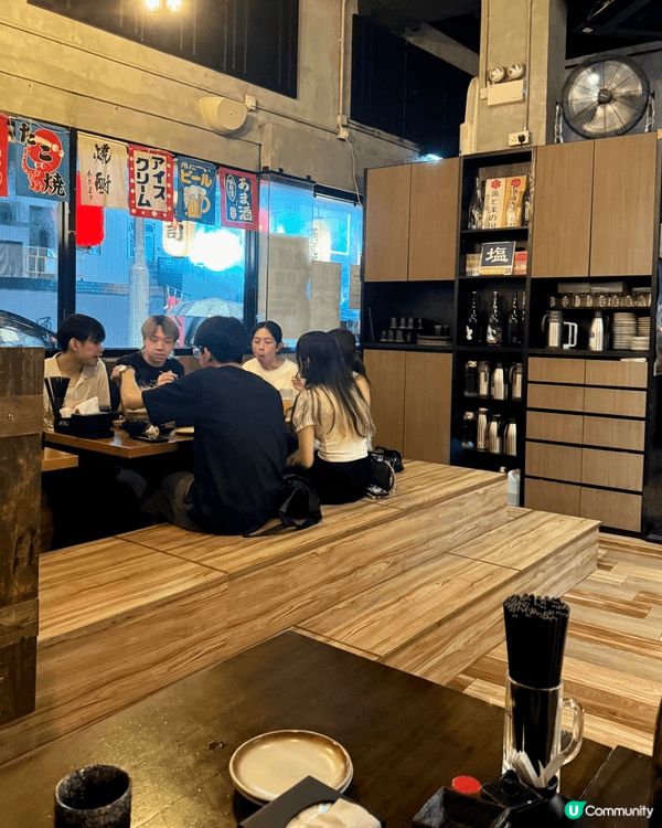 最近同閨蜜去咗大圍一間復古日式小店，木系裝修加老海報，氣氛舒...