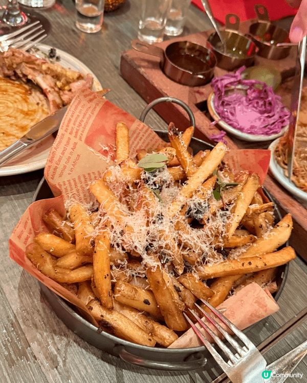 在旺角的 Smokehouse Grill 用餐，三道菜式是...