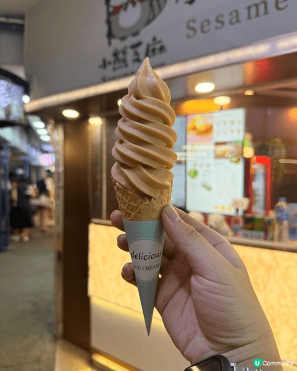 有一日天氣太熱咁啱行過尖沙咀天星碼頭，見都好多人幫襯呢間雪糕...