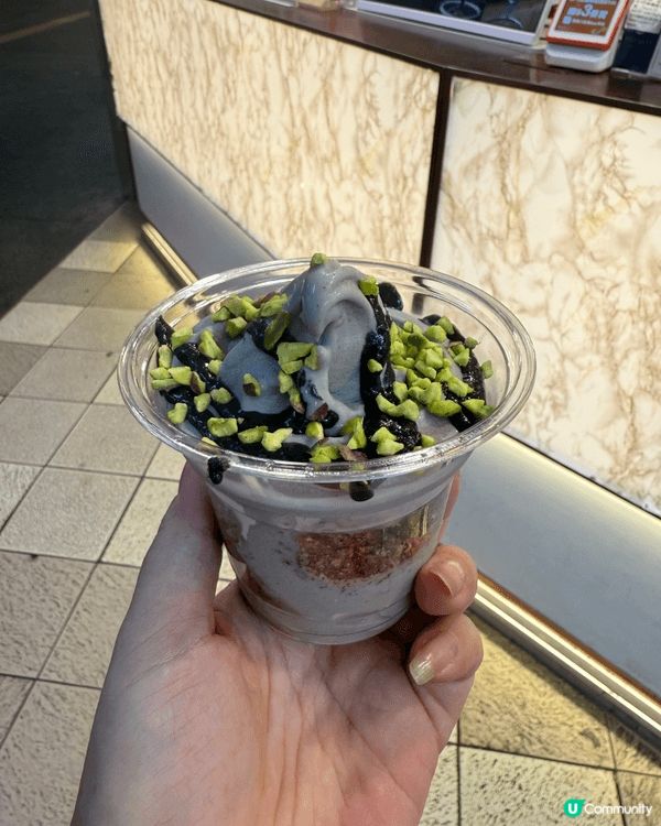 有一日天氣太熱咁啱行過尖沙咀天星碼頭，見都好多人幫襯呢間雪糕...