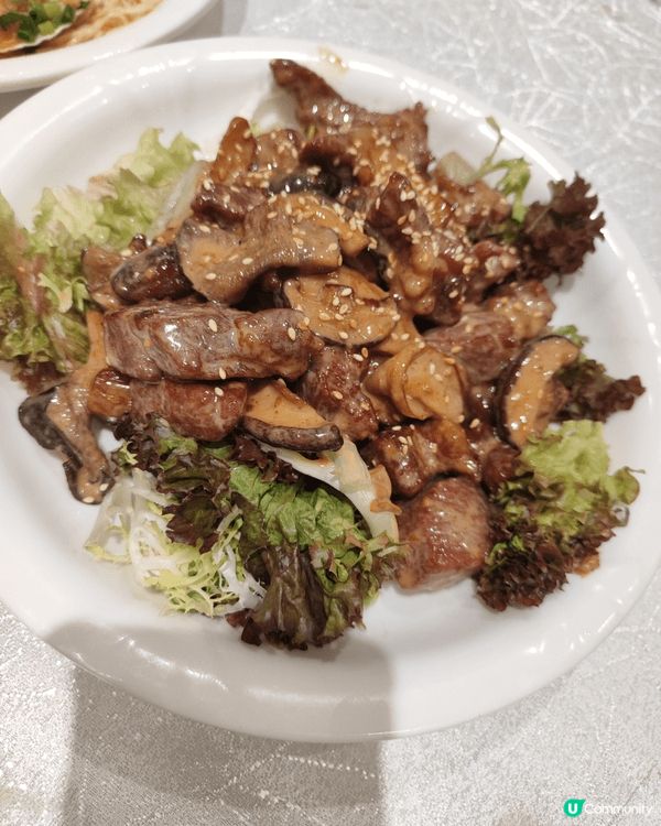 今晚約朋友食個普通晚飯去到奶路臣街33號［茶皇殿］，平日晚上...