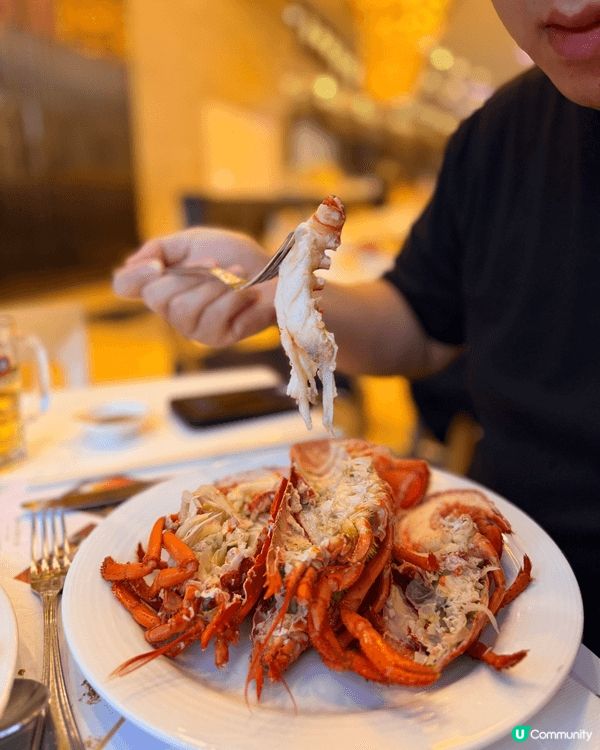 港島食自助餐一定揀呢間，無論係海鮮冷盤，抑或中菜燉湯都好出色...