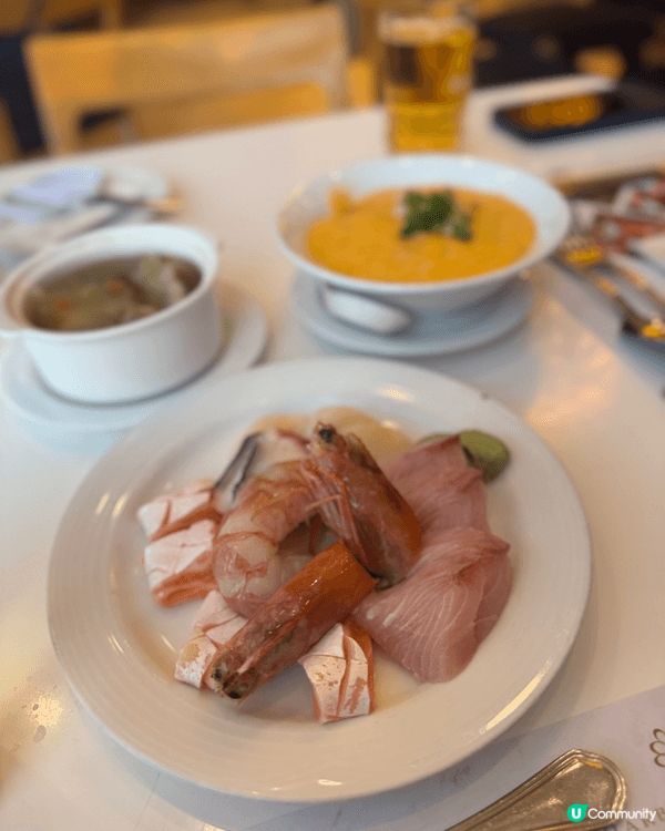 港島食自助餐一定揀呢間，無論係海鮮冷盤，抑或中菜燉湯都好出色...