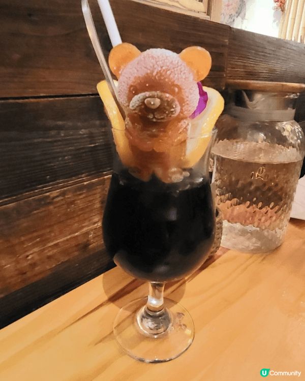 特色飲品，造成熊公仔型狀冰，平均分配蝶豆花同檸檬清新甜香味，...