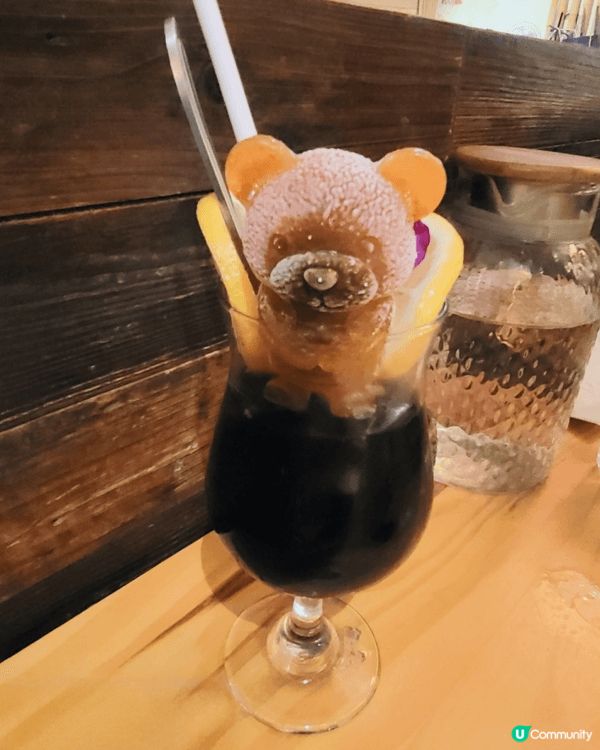 特色飲品，造成熊公仔型狀冰，平均分配蝶豆花同檸檬清新甜香味，...