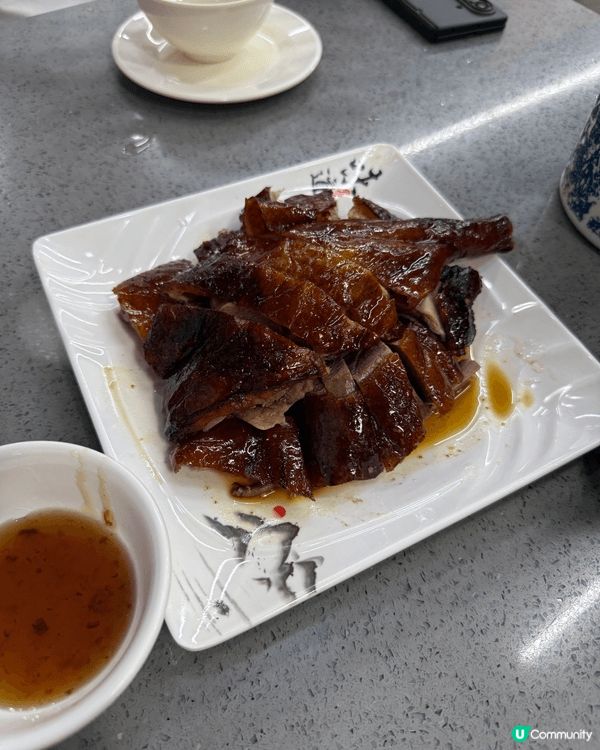 元朗街坊隱世小店「聚豐燒鵝小廚」！招牌燒鵝真係脆皮多汁，每口...
