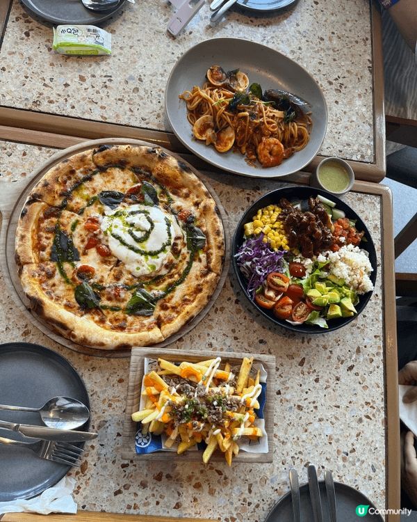 White Rock Beach Club 的招牌White...