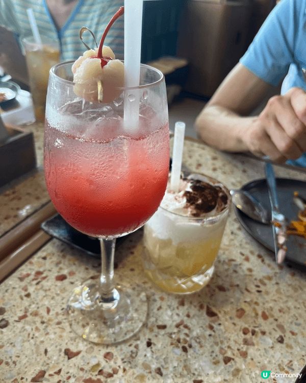 White Rock Beach Club 的招牌White...