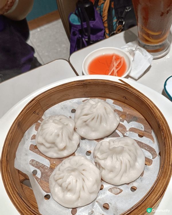 九龍城晶百合餐廳，無去一排，質素無退步，尚算保持水準，不過不...