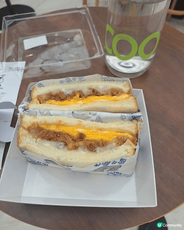今次係去位於北角匯既犀牛犀牛，買左個芋泥肉鬆多士，芋泥有好香...