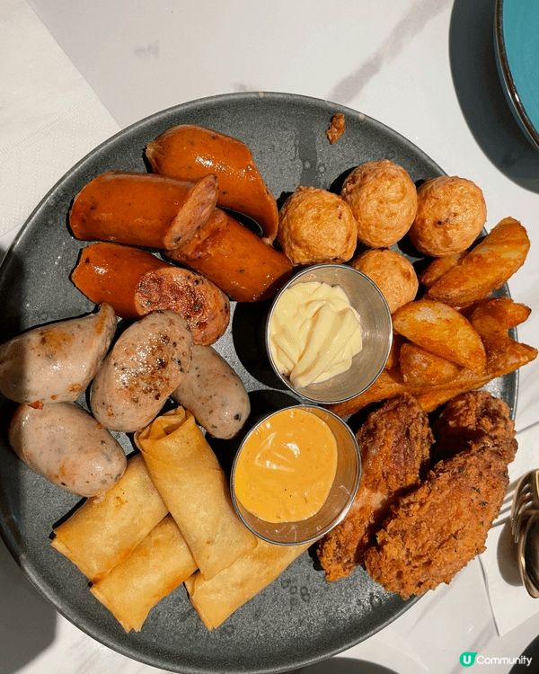 這是在銅鑼灣分店的「牧羊少年咖啡館」的食物。第一張相是小食拼...