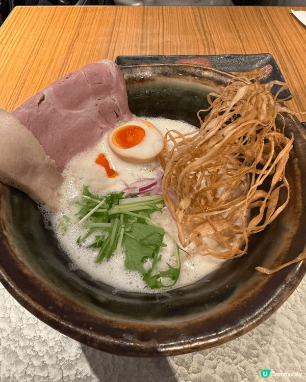 有名嘅雞白湯拉麵同和牛壽司，係座銀最出色嘅食品°