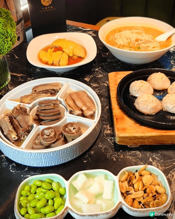 「个園」座落位於揚州市，係中國四大名園之一，有淮揚菜及滬菜之...