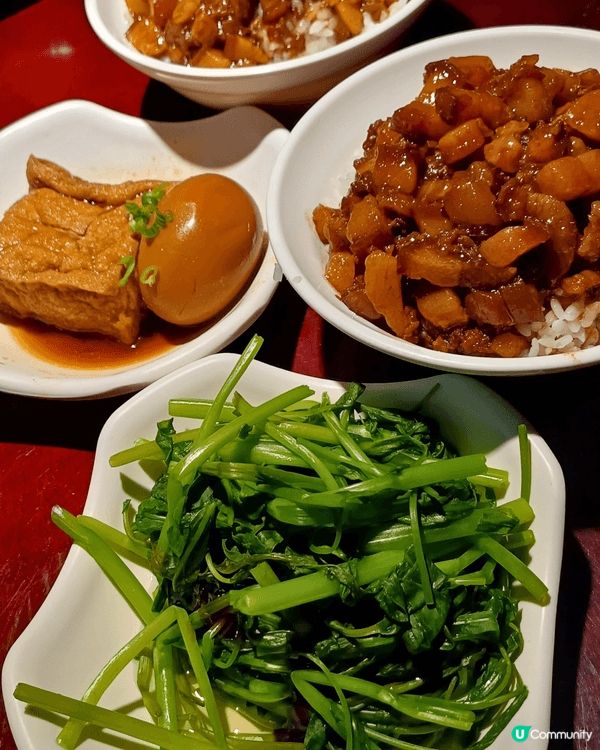 以上3張圖片是到台灣旅遊時必吃的傳統美食, 魯肉飯、牛肉麵及...