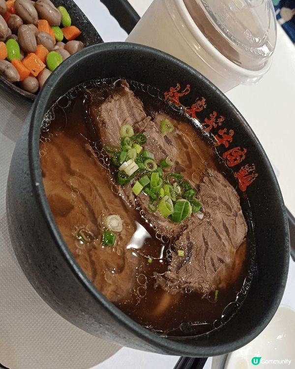 以上3張圖片是到台灣旅遊時必吃的傳統美食, 魯肉飯、牛肉麵及...