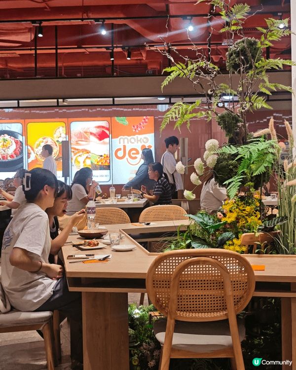 放工同朋友喺Moko搵食，行過Terrace in Seas...