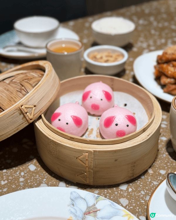 尖沙咀海港城嘅江南·翡翠 出咗個期間限定奶黃豬仔包!!!😻😻...