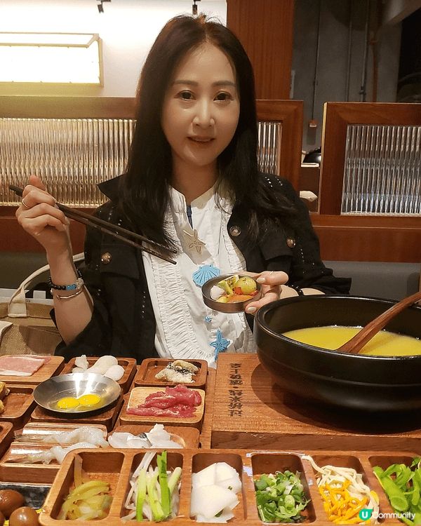 雲南麵線九公格食物擺設，大窩湯滾熱放入材料，非常有儀式感。套...
