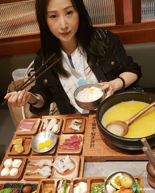 雲南麵線九公格食物擺設，大窩湯滾熱放入材料，非常有儀式感。套...
