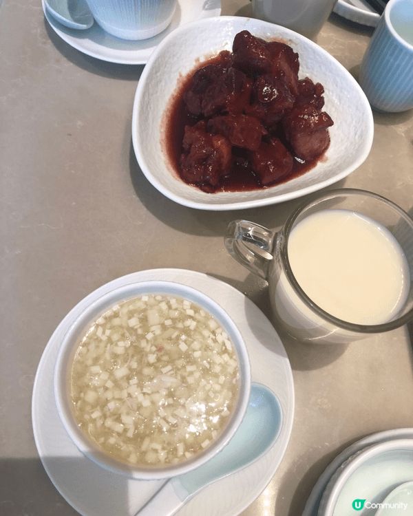 2人套餐菜式豐富吸引，鎮江排骨酸甜惹味開胃；海皇羹香滑清淡；...