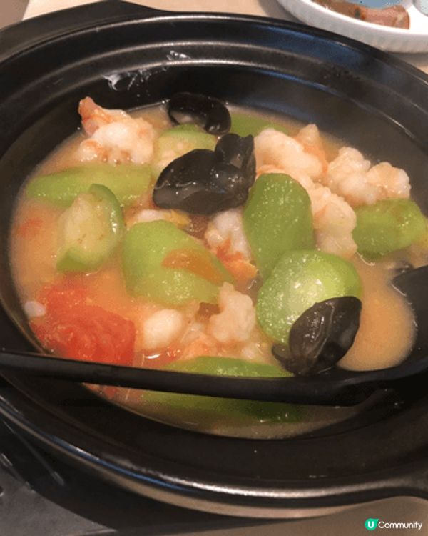 2人套餐菜式豐富吸引，鎮江排骨酸甜惹味開胃；海皇羹香滑清淡；...