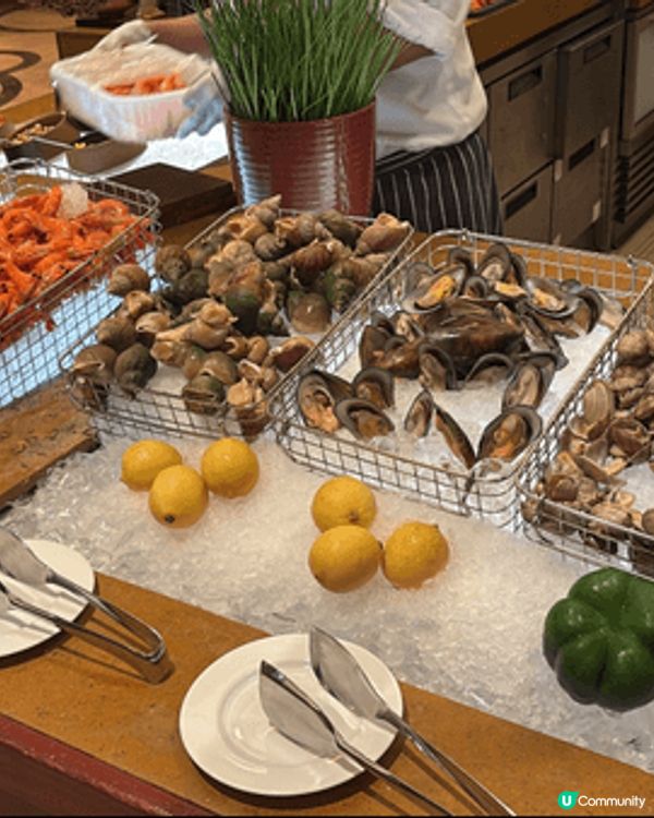 尖沙咀凱悅酒店咖啡廳主打即煮國際美饌，必吃招牌現烚活龍蝦與冰...