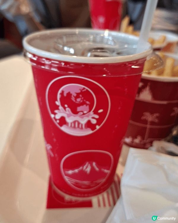 去東京迪士尼，梗係要食miky型嘅麥樂雞啦， 童年時嘅感覺即...