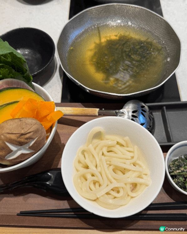 日本菜出名嘅魚生和火鍋, 相信好多愛好者好追棒, 價錢合理....