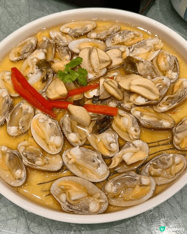 1.波蘿咕嚕肉：酸酸甜甜，肉質外脆內軟。