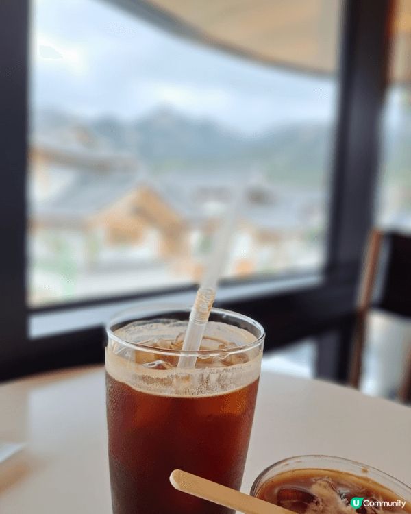 去首爾一定要去一人一杯嘆杯咖啡，又可以欣賞到韓屋。夏天就要去...