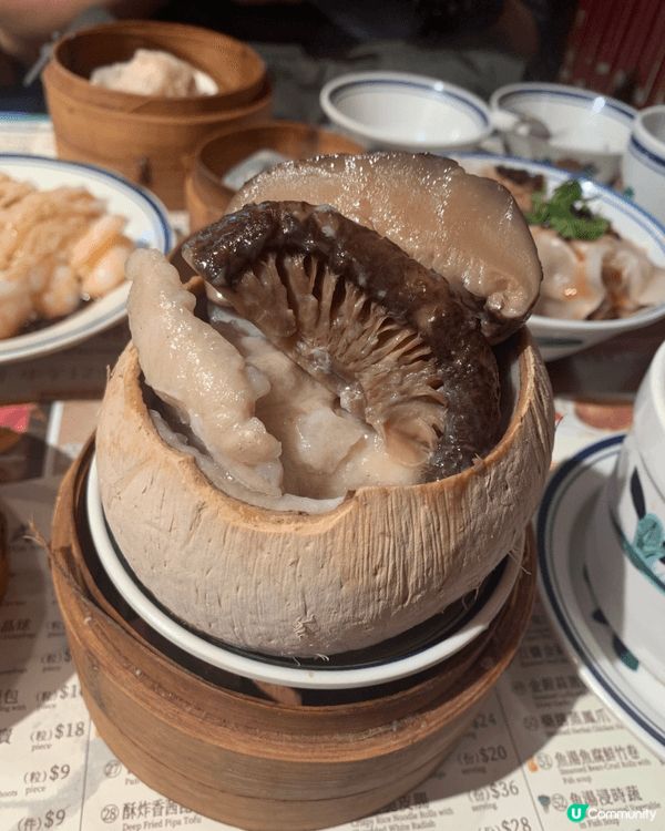 这家位处尖沙咀黄金地段的手工点心店——1珑点心，是市区少数营...