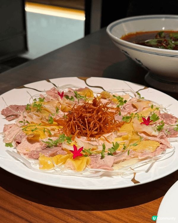 川菜餐廳，特色菜又幾好食，一大班人去旅遊時拍攝的分享回憶。