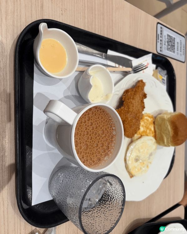 台灣餐廳的美食椒鹽杏鮑菇燒雞飯台灣香腸滷水牛腱，非常美味