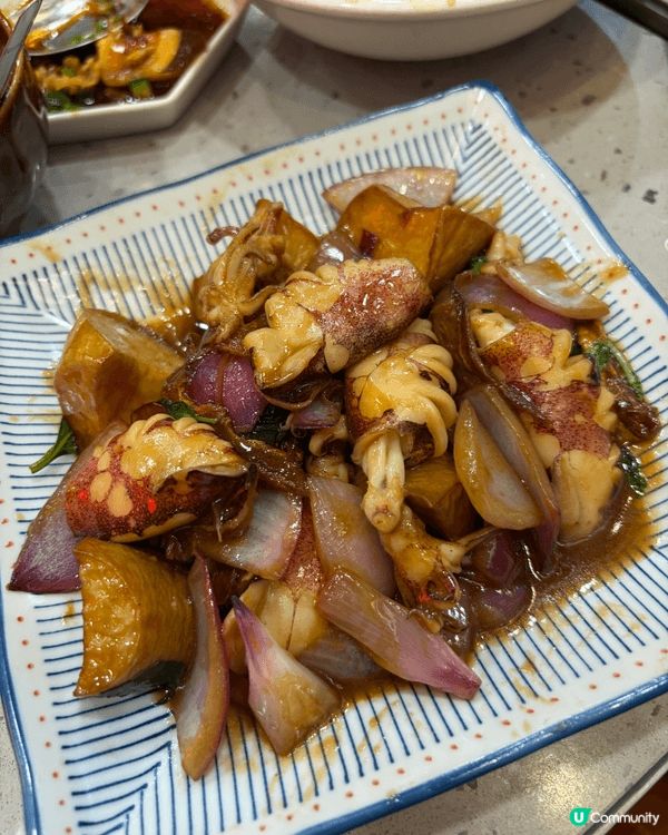 台灣餐廳的美食椒鹽杏鮑菇燒雞飯台灣香腸滷水牛腱，非常美味