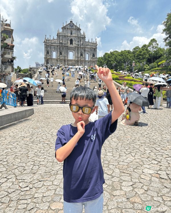 呢個暑假去左澳門簡單一日遊！天氣雖然好熱，細佬未去過大三巴，...