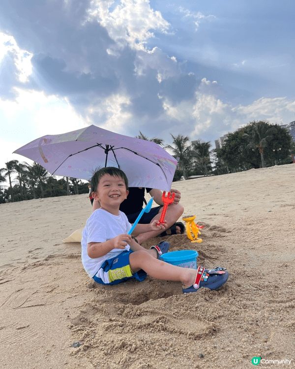 夏日～緊係要涼快，所以我會幫佢著淺色既衫（散熱快）🤭仲要配搭...