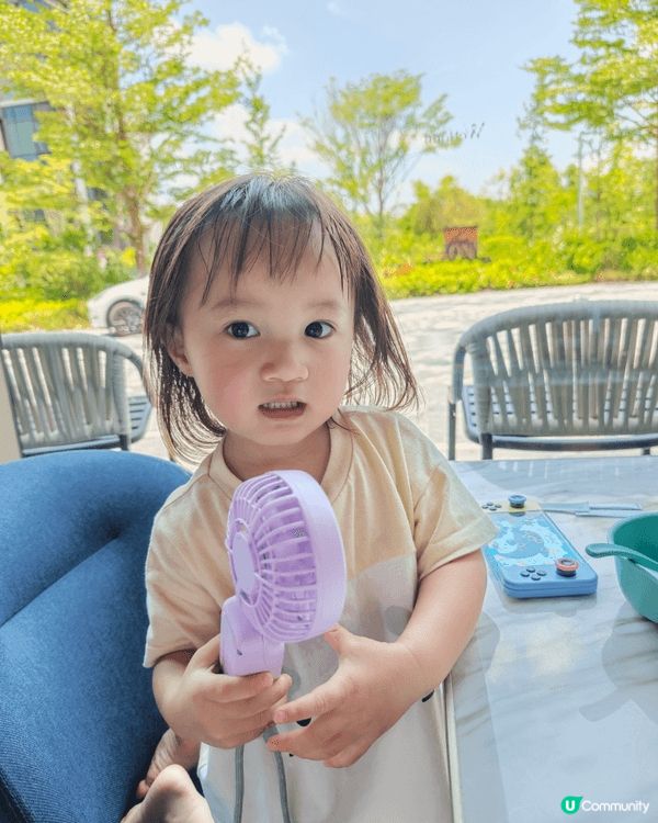 Mia一向都好怕熱, 郁一郁就成頭大汗💦☀️ 夏天出街見到太...