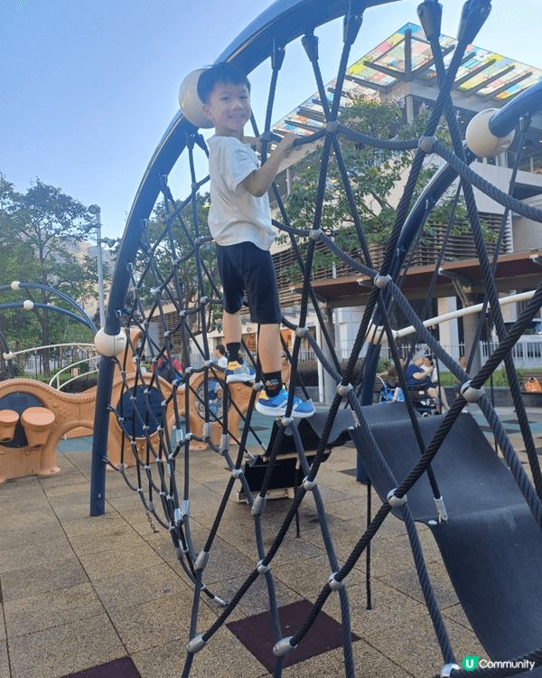 夏天暑假日日都係屋企，梗係唔少得去公園玩啦。我仔最鐘意去顯徑...