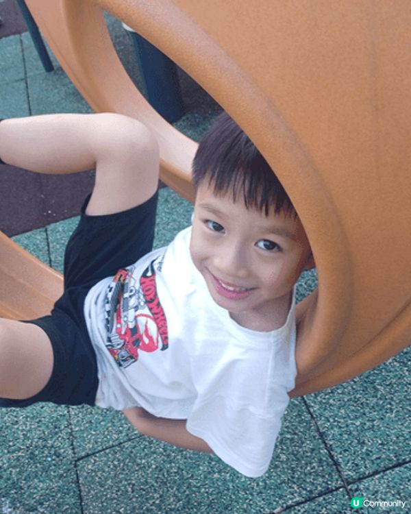 夏天暑假日日都係屋企，梗係唔少得去公園玩啦。我仔最鐘意去顯徑...