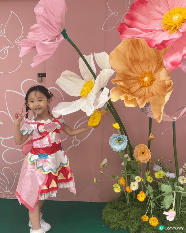 今天和囡囡經過世貿中心，見到咁靚既花花世界，影返張靚相，一入...