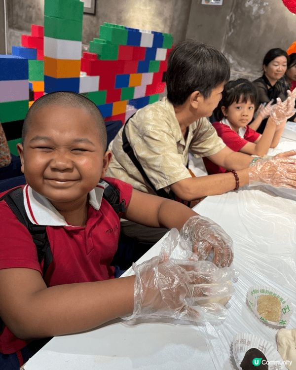 幼稚園畢業旅行同全部同學仔一齊去咗長洲、又搭船又去咗整平安包...