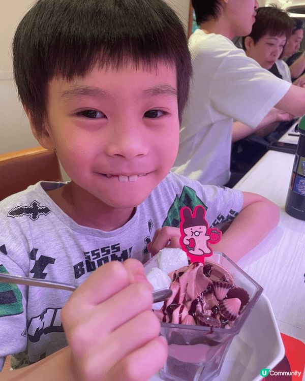 暑假就係小朋友盡情吃喝玩樂嘅日子🥰