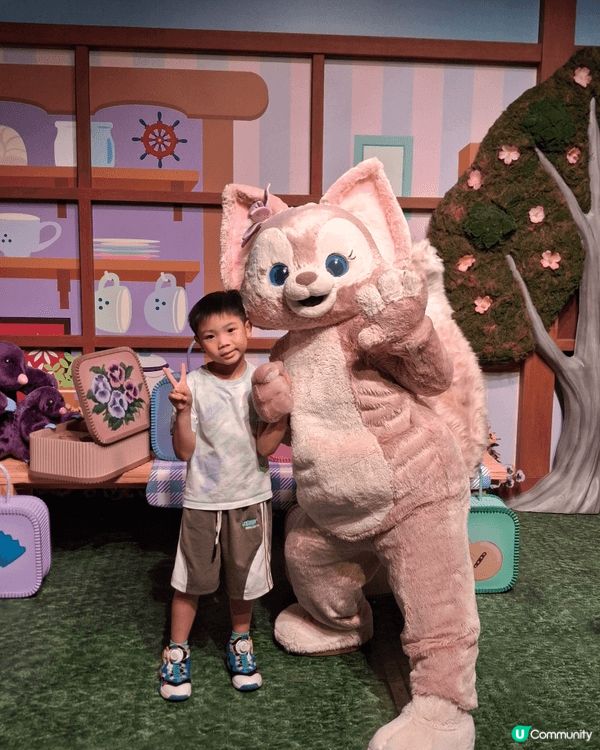 暑假期間,  我們出發去迪士尼遊玩放鬆, 十分開心