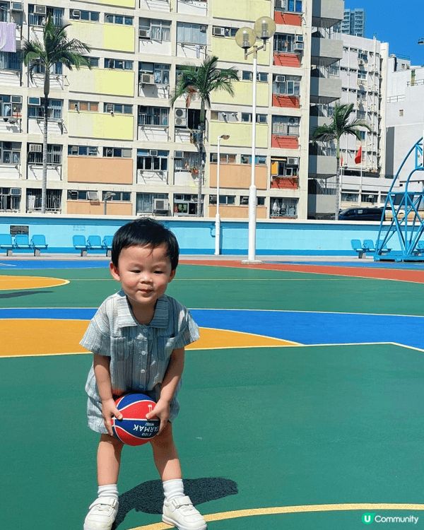 夏日雖然很熱，但最愛帶小孩到戶外玩，游水，海洋公園，彩虹村籃...