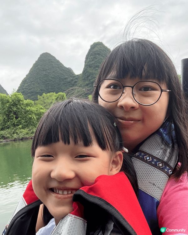 暑假同囡囡去桂林旅行。打卡象鼻山，坐竹筏！玩得好開心！