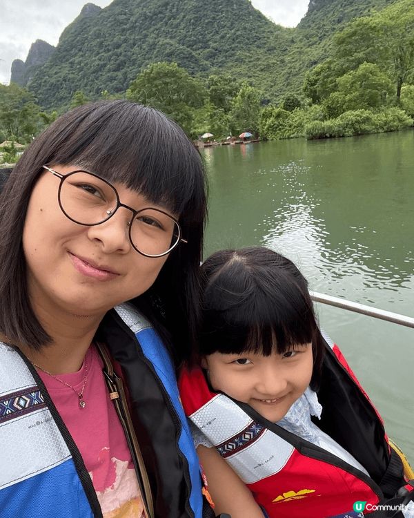 暑假同囡囡去桂林旅行。打卡象鼻山，坐竹筏！玩得好開心！